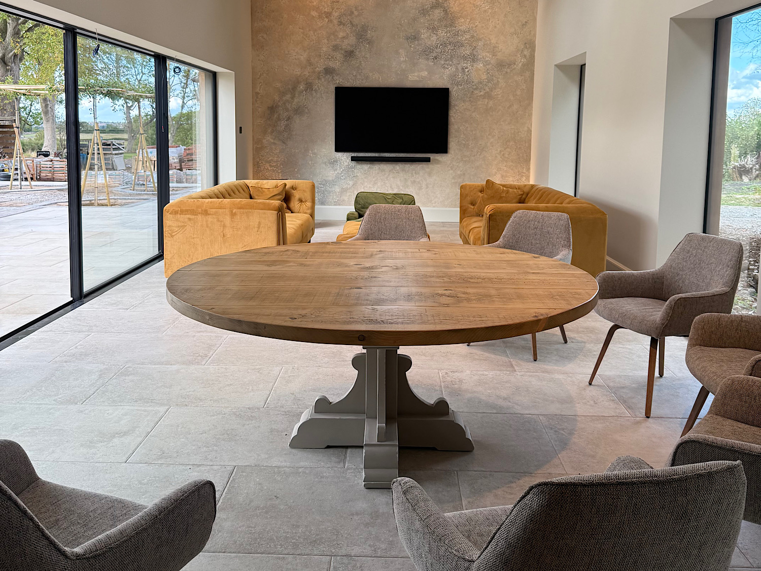 Round Castle Dining Table